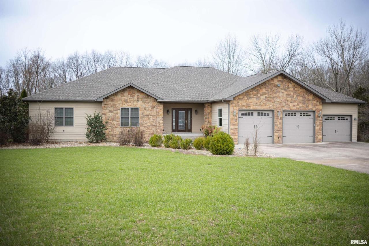 462 Majestic Oak Dr., Murphysboro, IL 62966