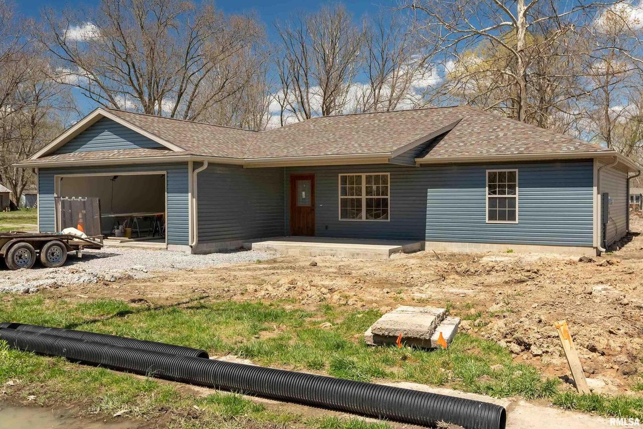 312 Madison St., Cambria, IL 62915