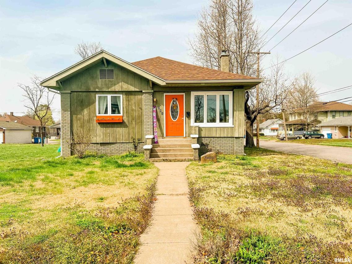 201 W 5th St., Benton, IL 62812