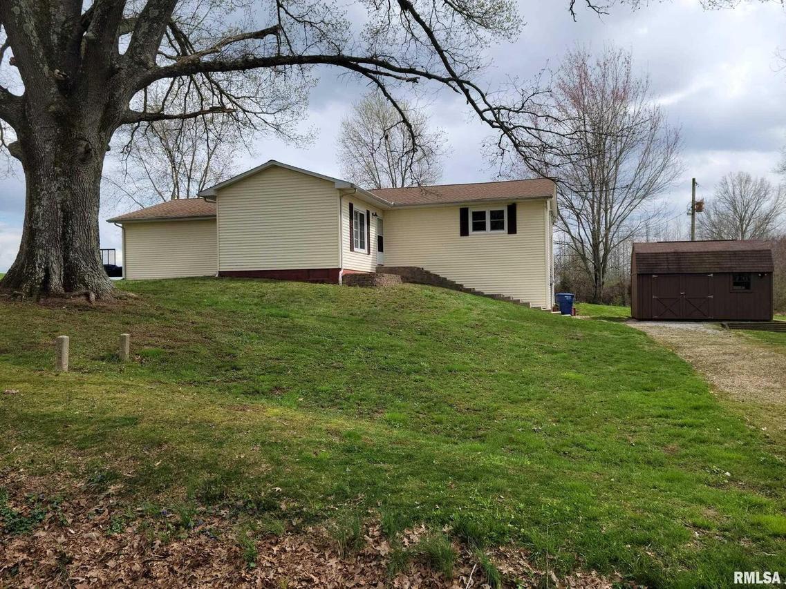 1240 Lake Rd., Dongola, IL 62926