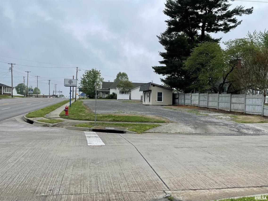 200 W Deyoung St., Marion, IL 62959