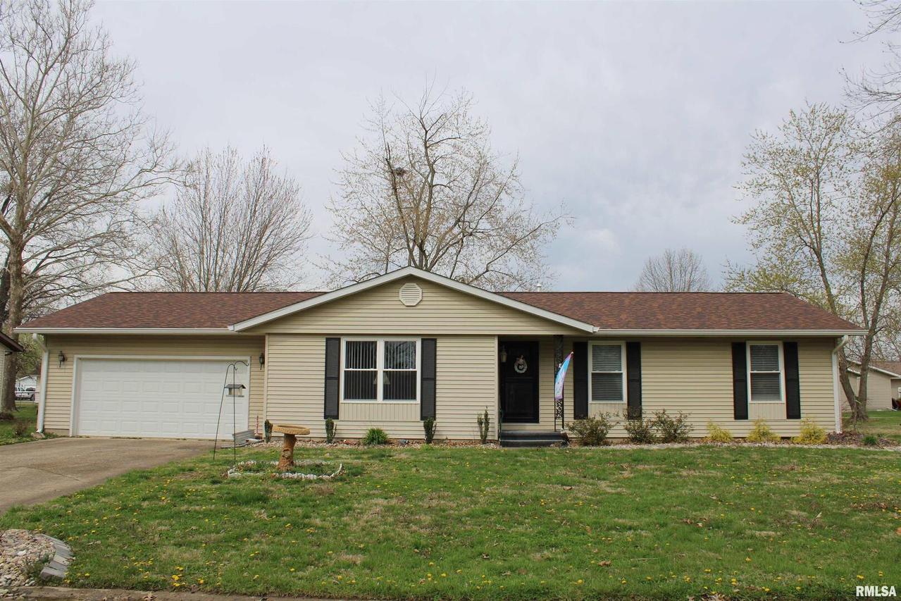 317 Northwood Ln., Salem, IL 62881