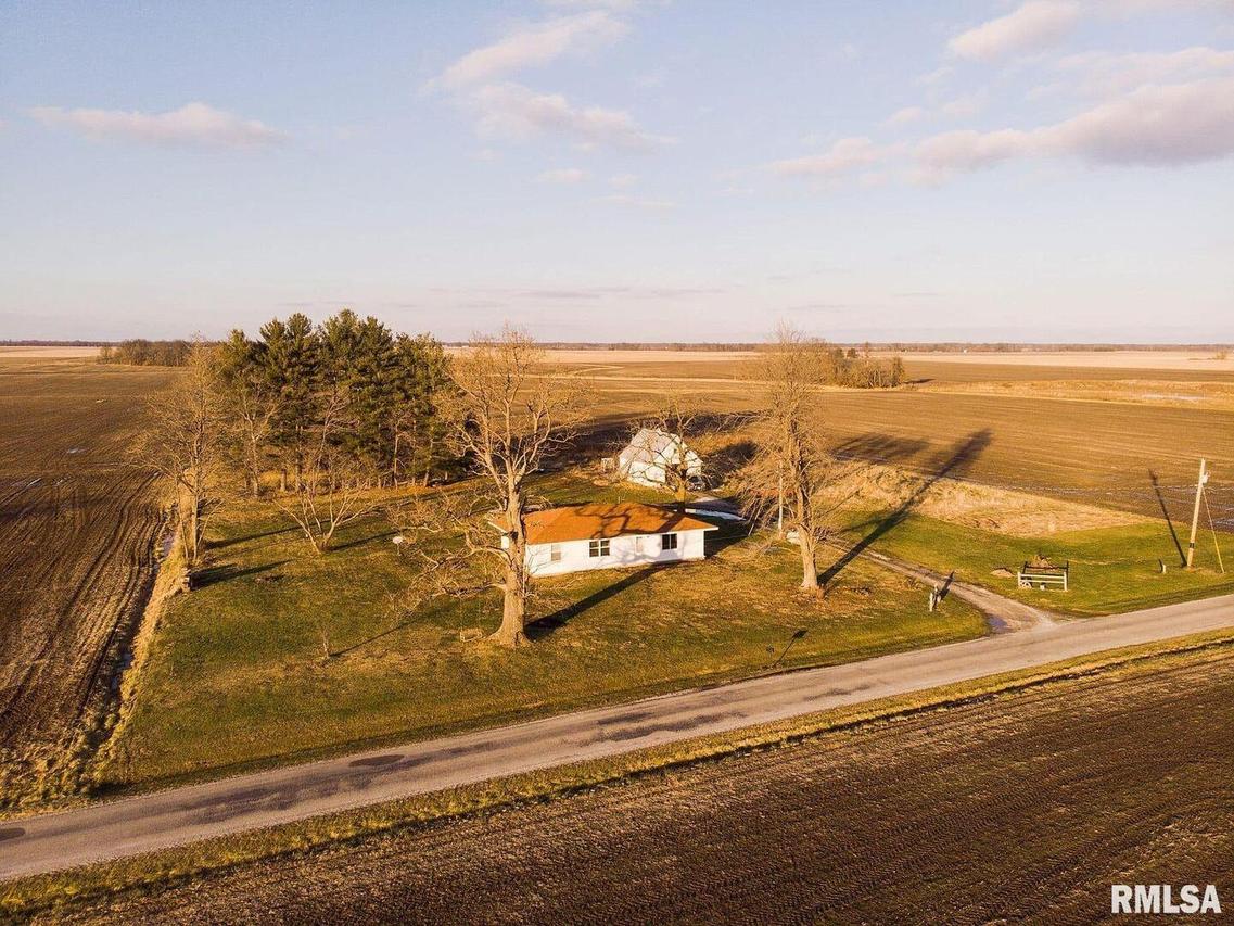 2859 E 700th St., Farina, IL 62838