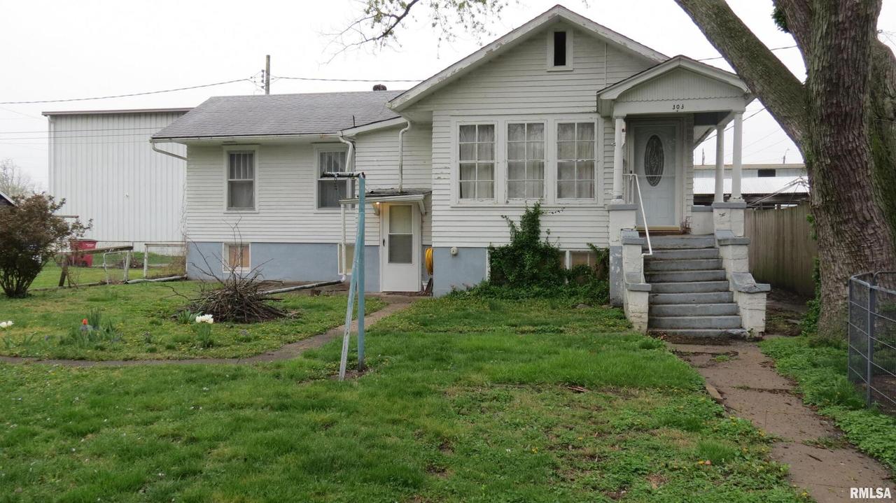303 N Division St., Duquoin, IL 62832
