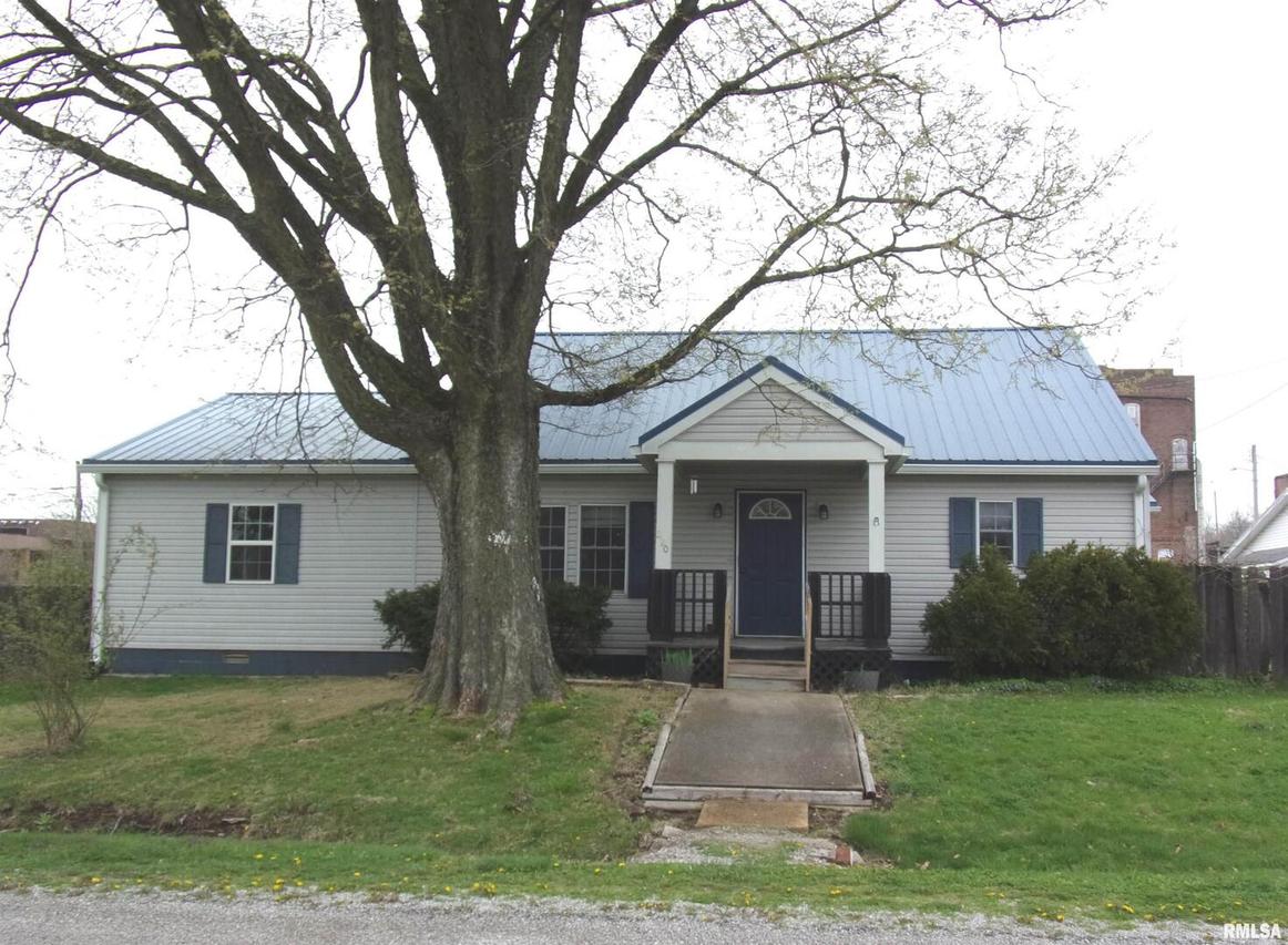 220 S Monroe St., Kinmundy, IL 62854