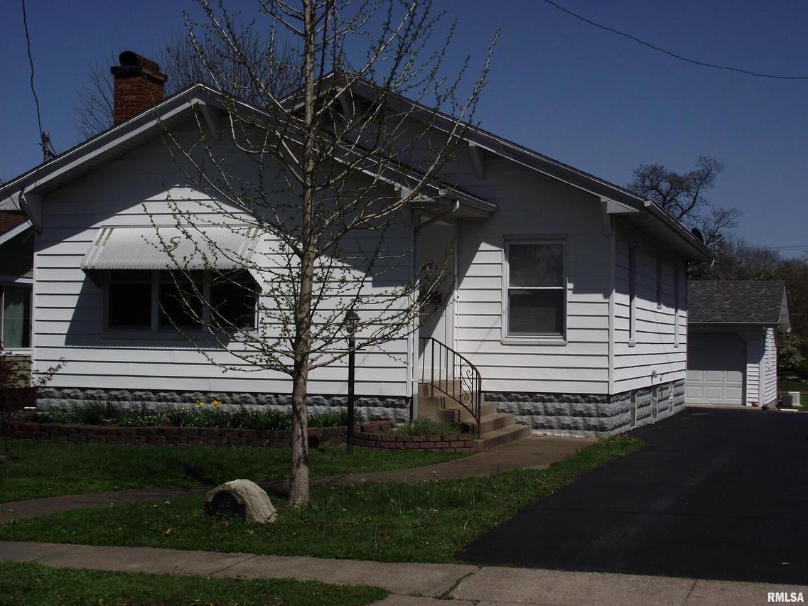 106 Onstott Ave., Duquoin, IL 62832