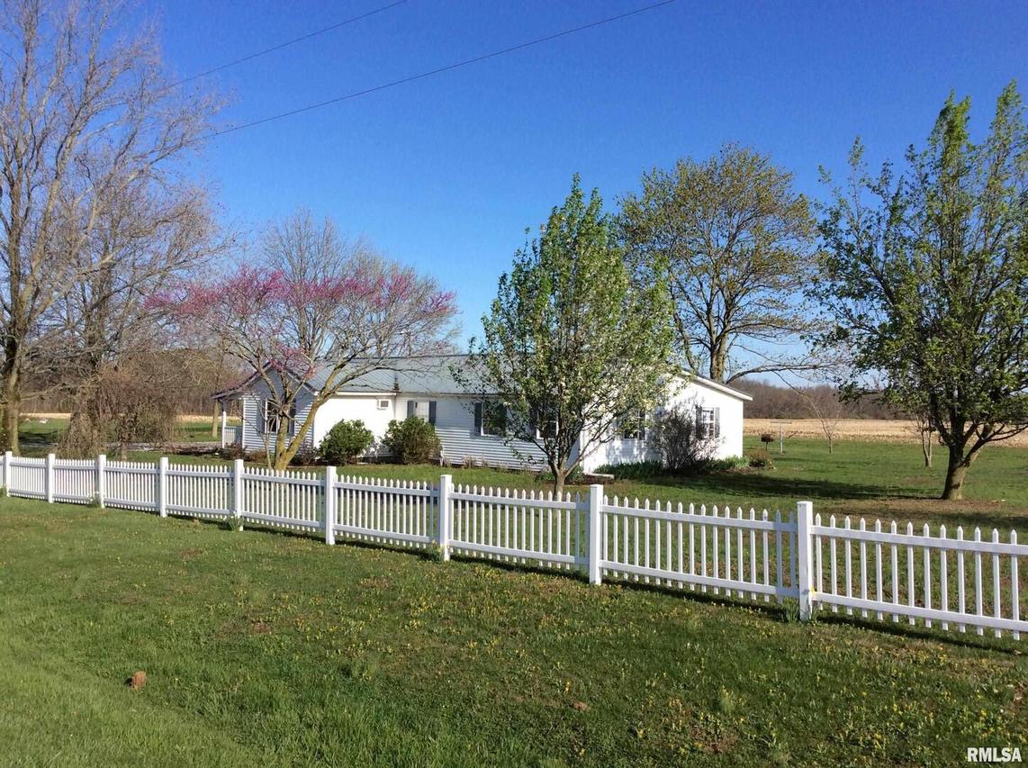 45 County Highway 16, Xenia, IL 62899