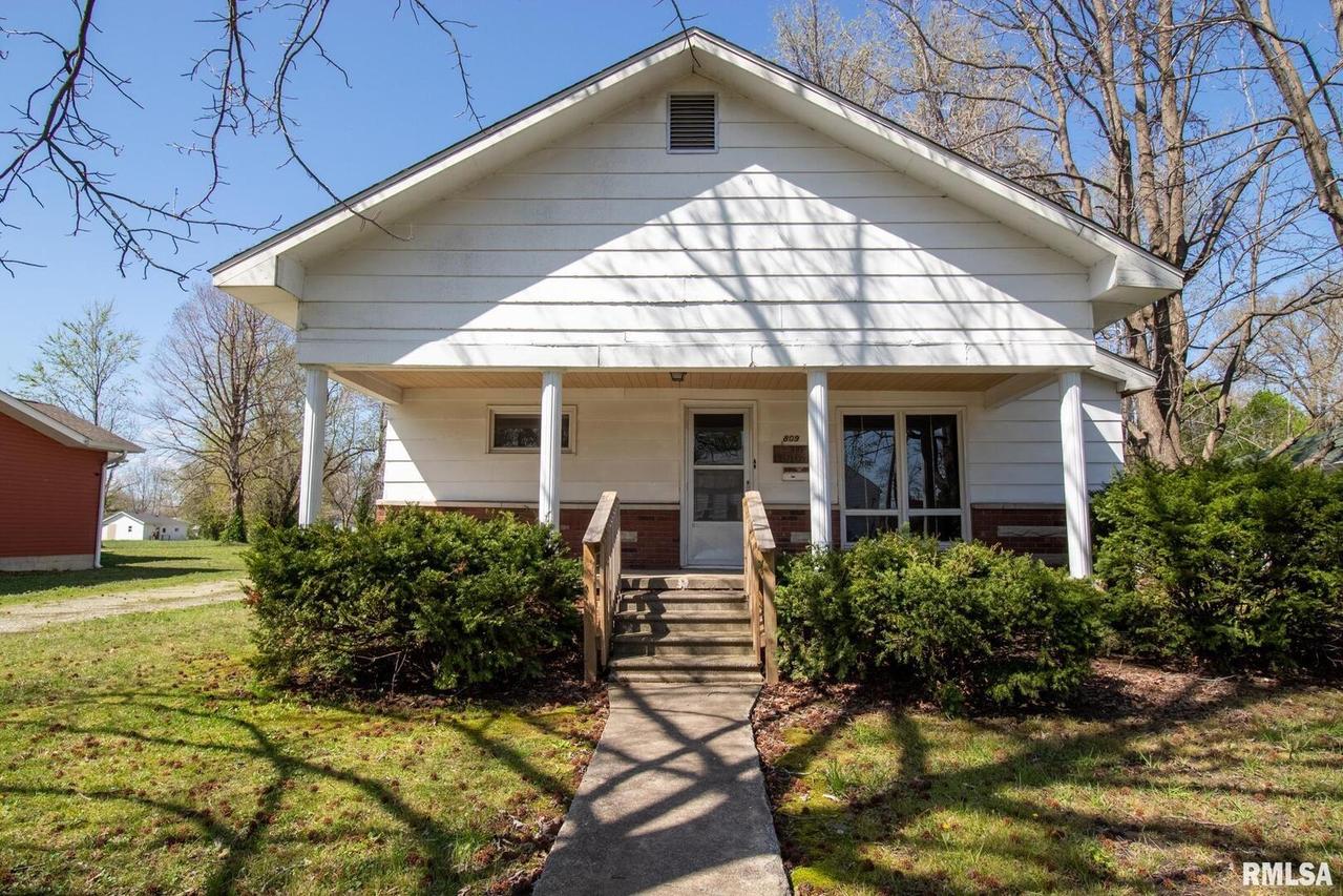 809 W St Louis St., West Frankfort, IL 62896