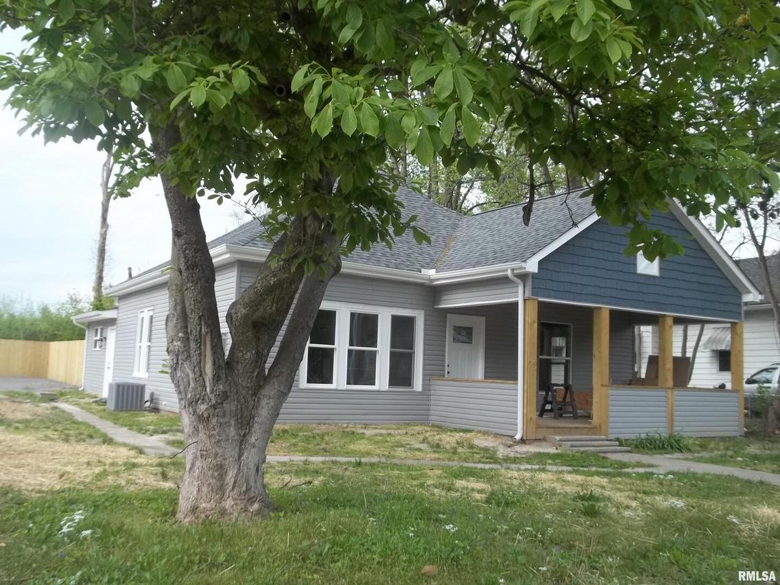 601 E Webster St., Benton, IL 62812