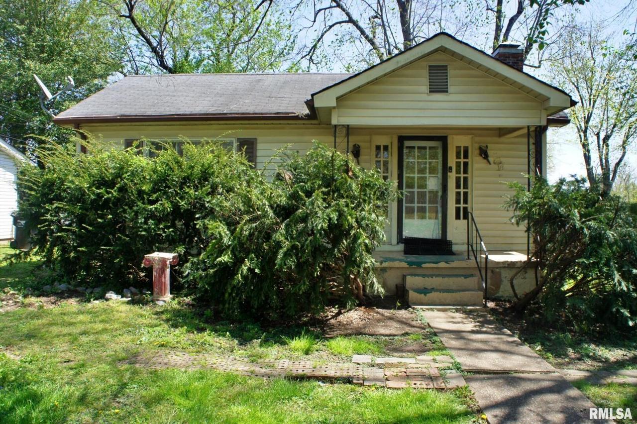 303 Oak Dr., Metropolis, IL 62960