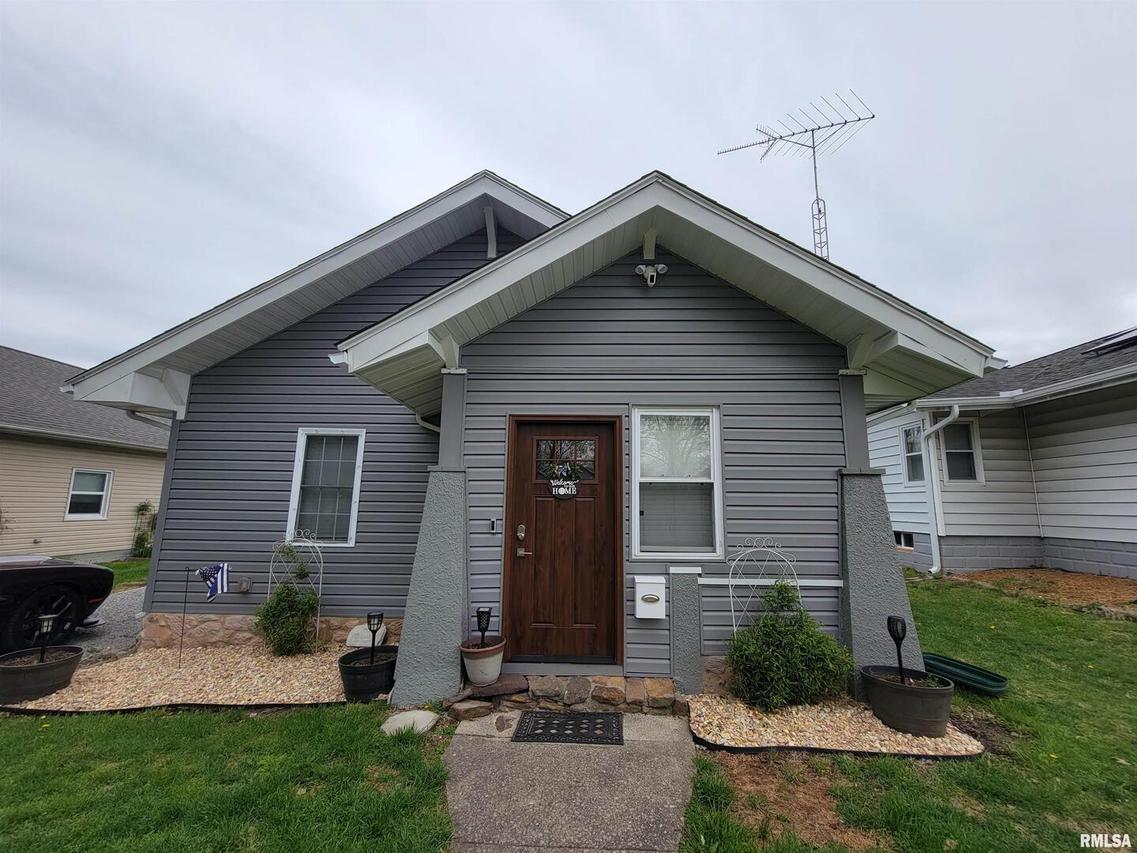 205 S 8th St., Herrin, IL 62948