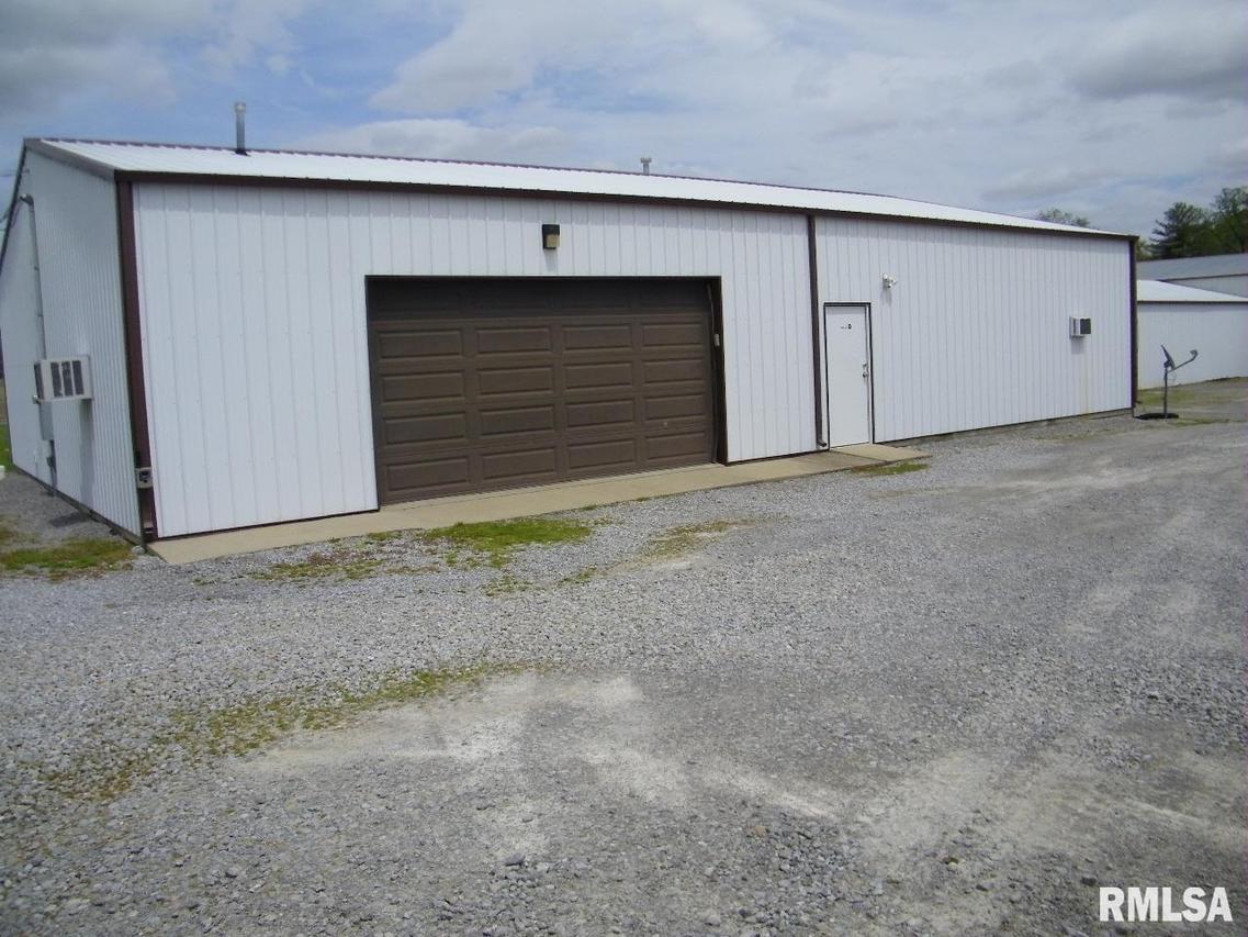 105 Triple S Rd., Harrisburg, IL 62946