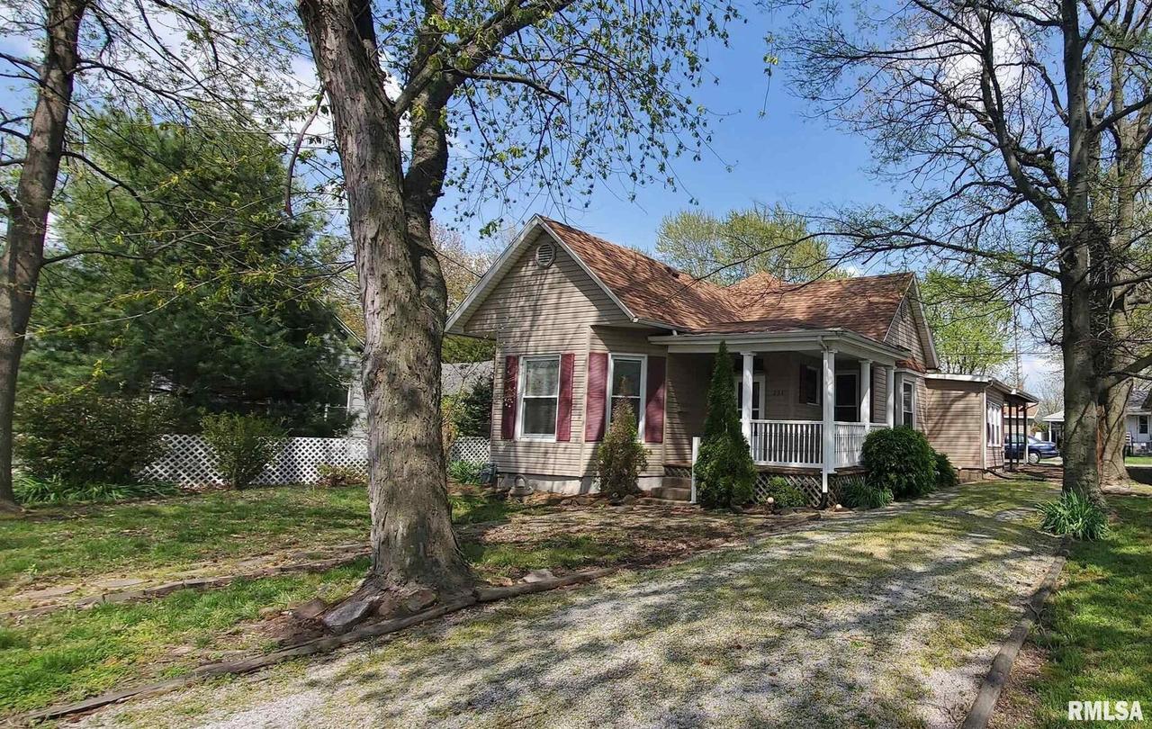 208 S Division St., Duquoin, IL 62832