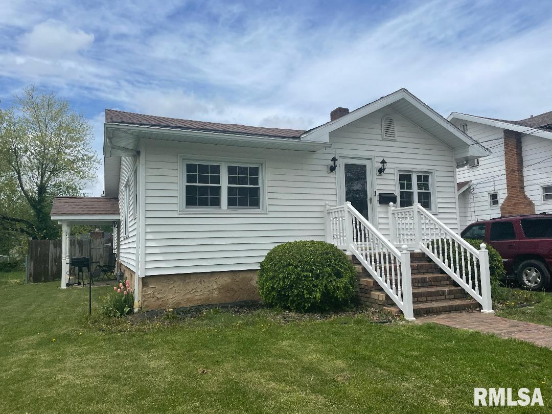 1203 N Maple St., Benton, IL 62812