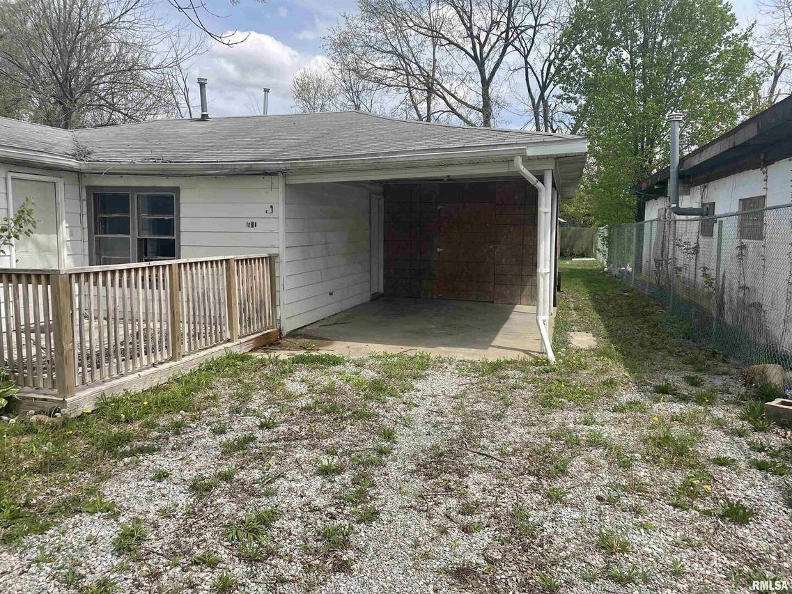 1730 N Broadway Ave., Salem, IL 62881