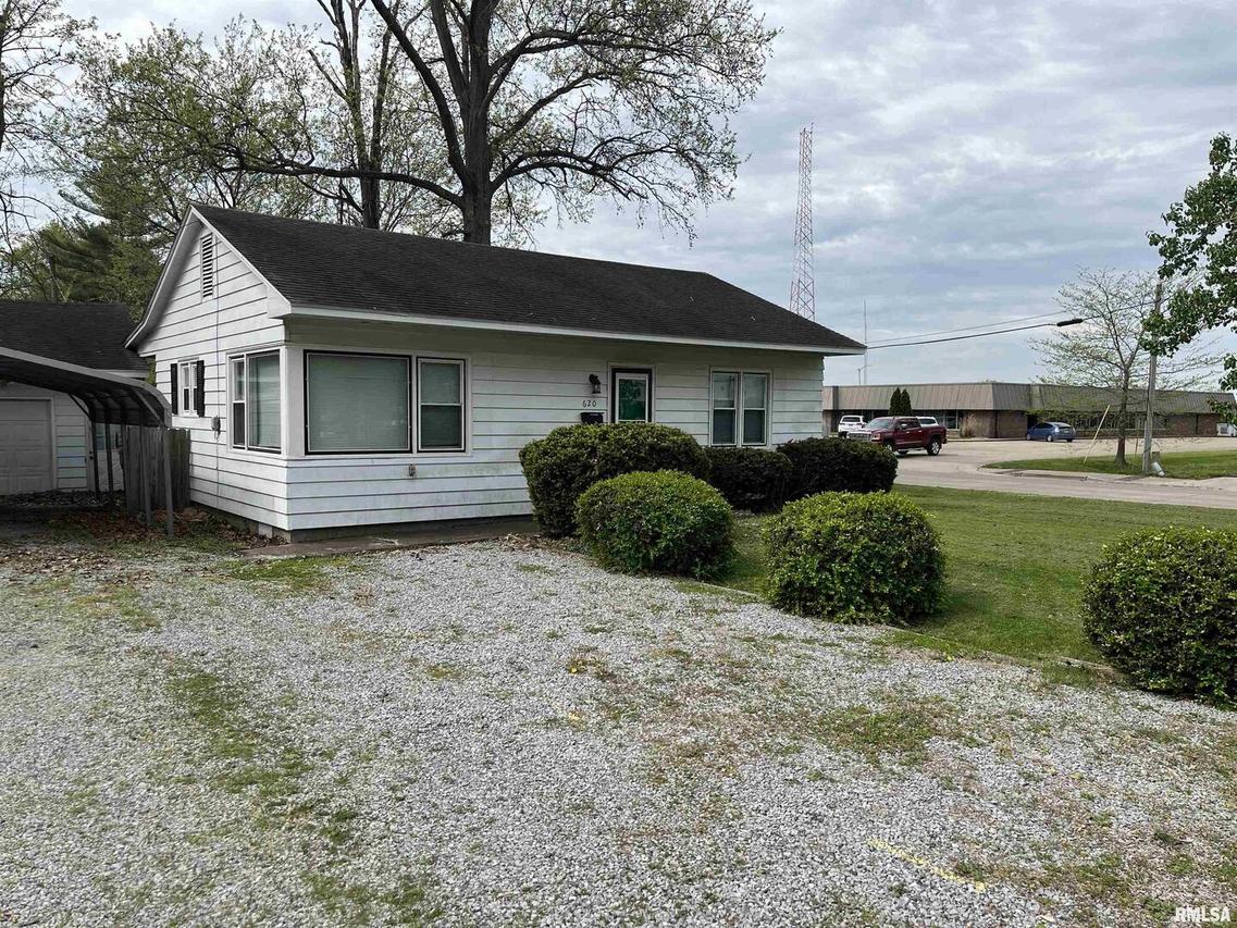 620 W 6th St., Benton, IL 62812