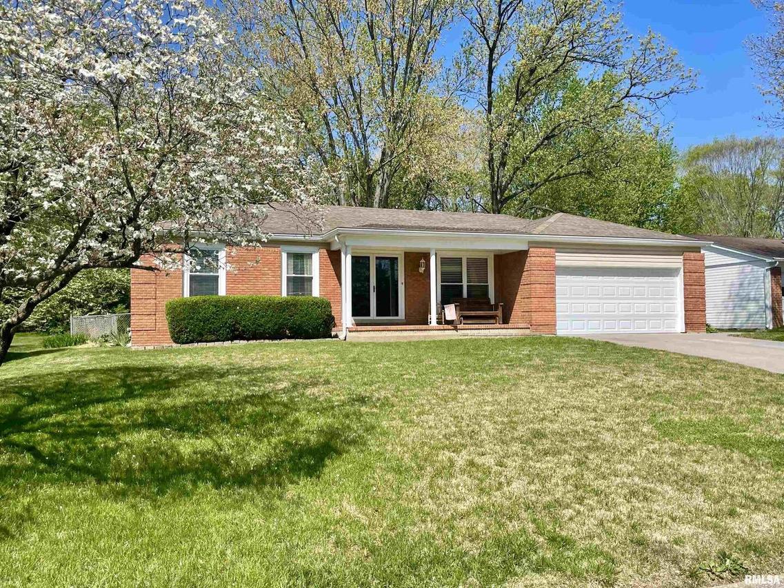 110 N Lark Lake, Carbondale, IL 62901