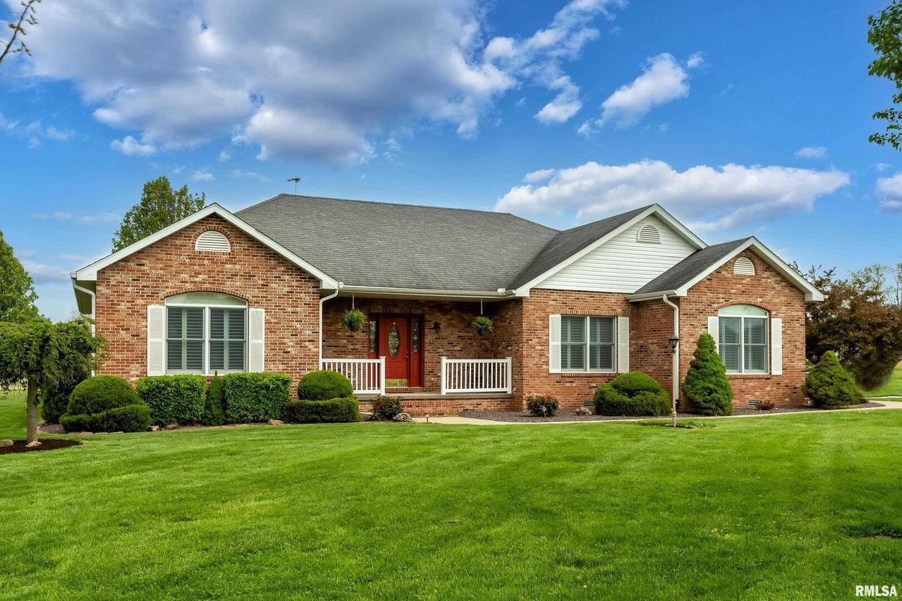 520 N Main St., Dix, IL 62830