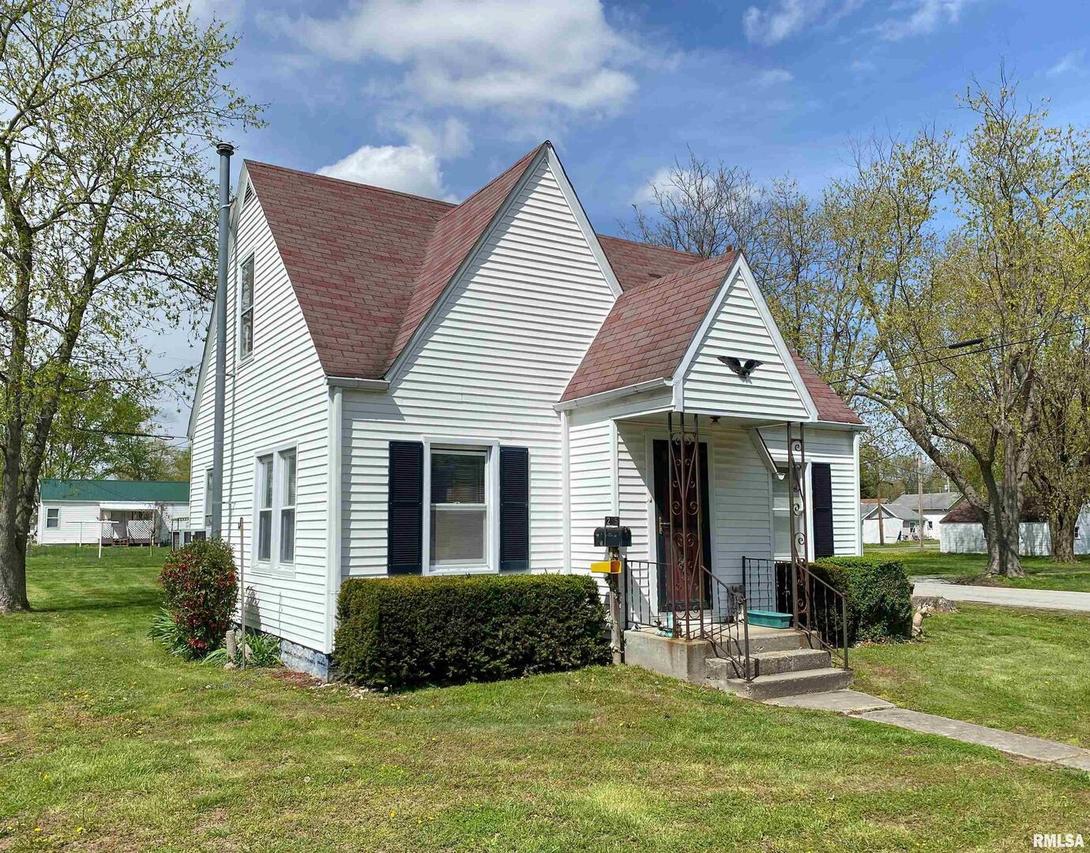 235 Park Ave., Flora, IL 62839