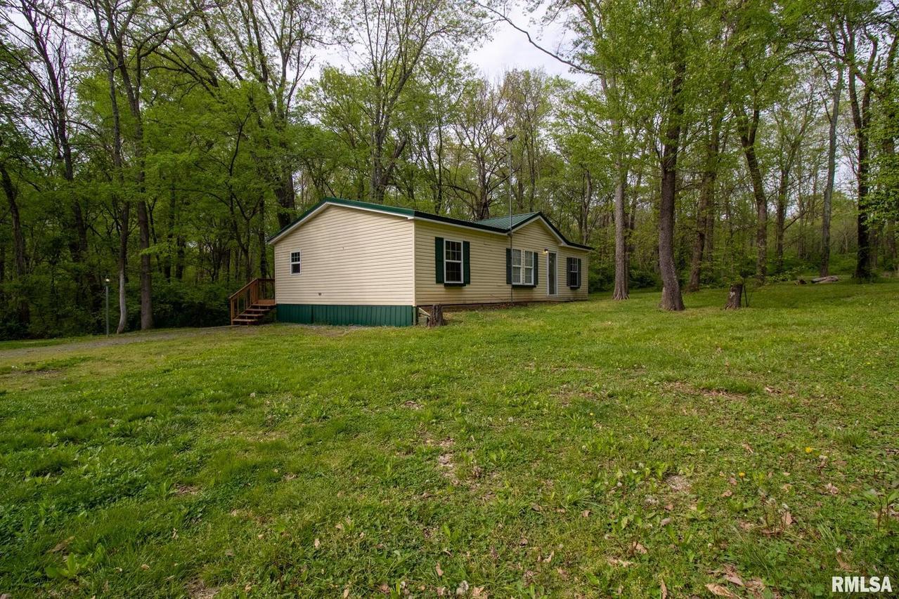 2282 Logan Rd., West Frankfort, IL 62896