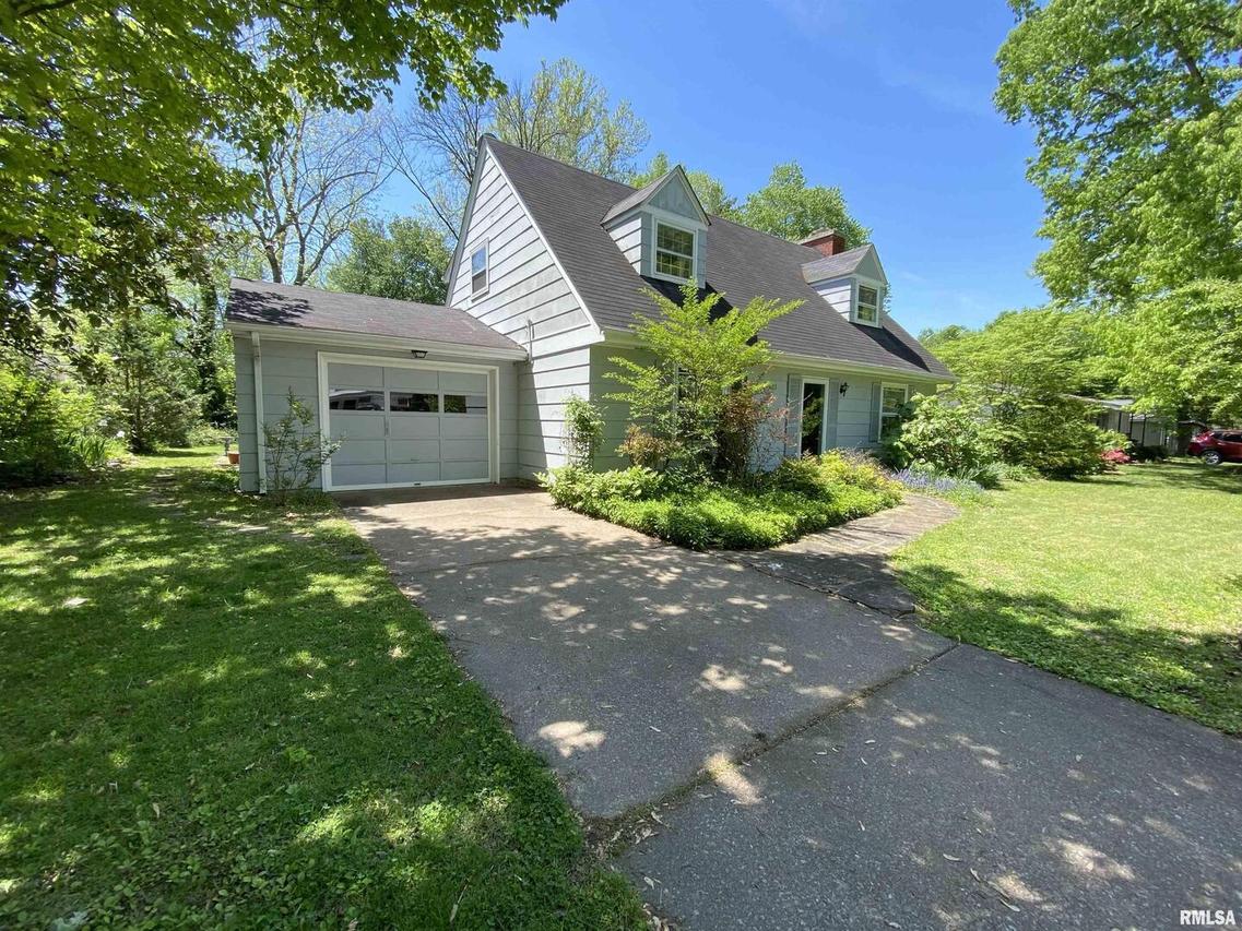 1803 W Freeman St., Carbondale, IL 62901