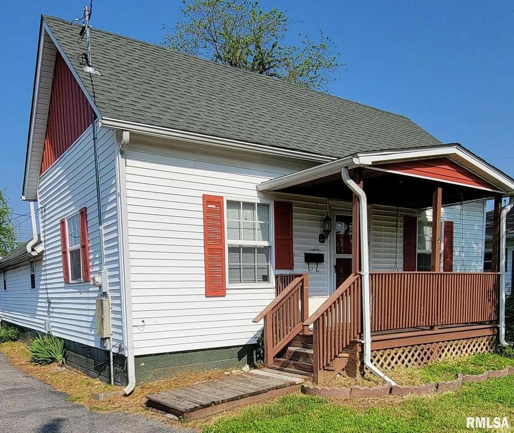 605 S Jefferson St., Duquoin, IL 62832