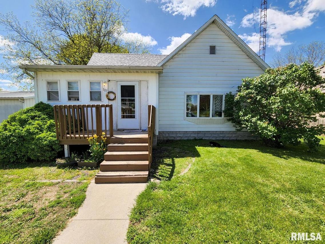 107 Perkins St., Odin, IL 62870