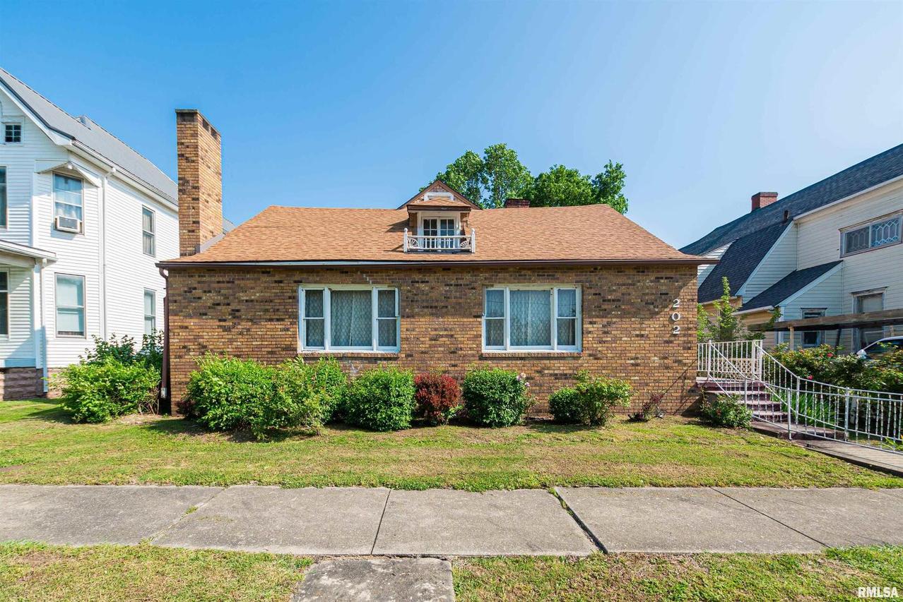 202 W Broadway St., Mcleansboro, IL 62859