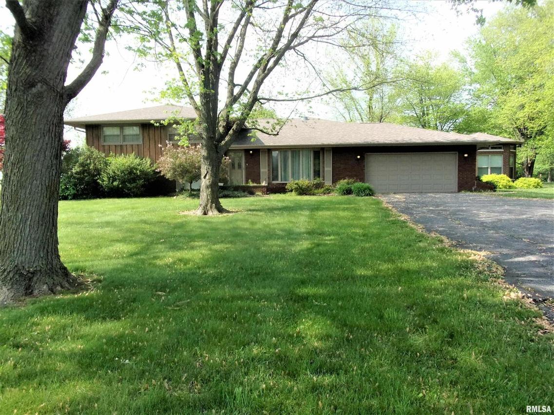 2022 W Main St., Salem, IL 62881