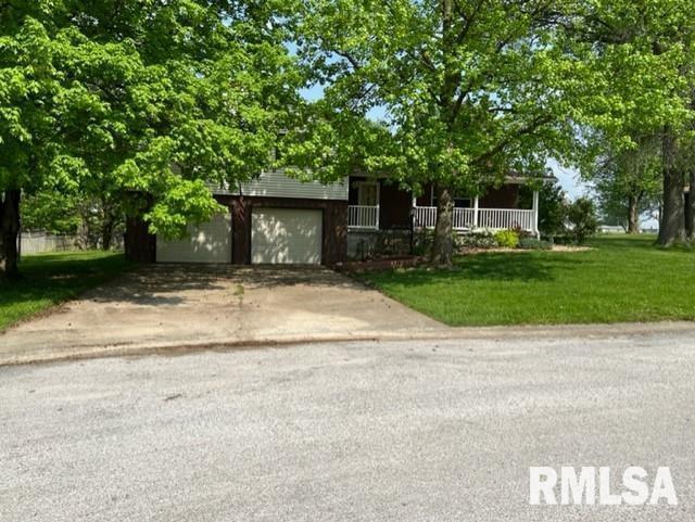 18 Crestview St., Irvington, IL 62848