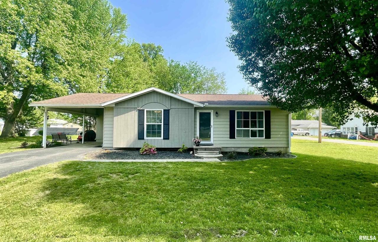 915 E Center St., Benton, IL 62812