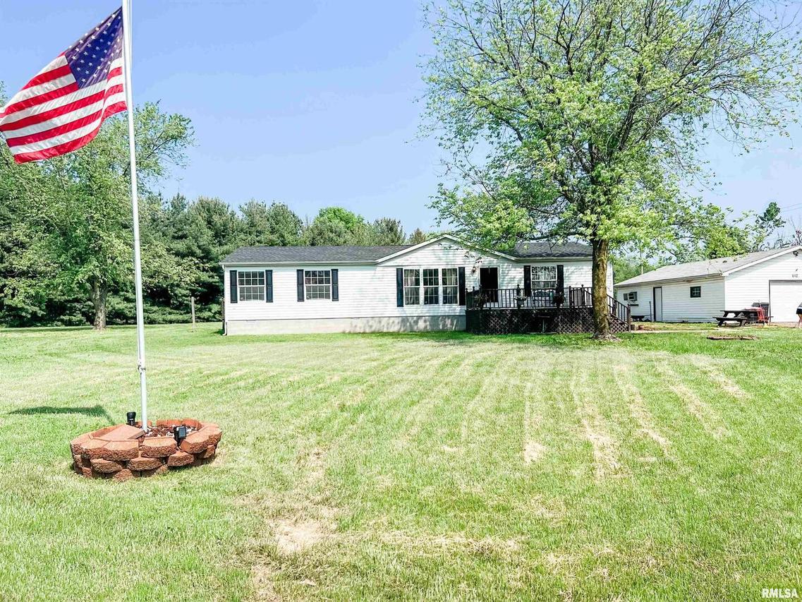 612 North St., Woodlawn, IL 62898