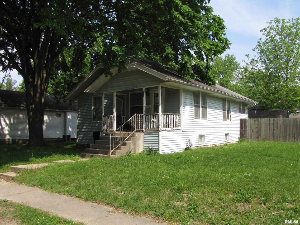 228 E Oglesby St., Salem, IL 62881
