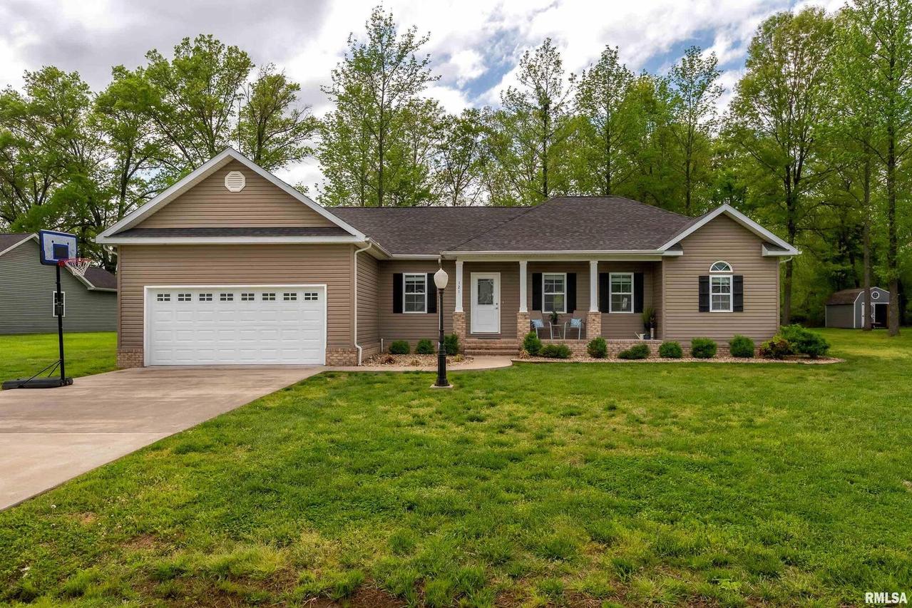 121 Ashlyn Ct., Carterville, IL 62918