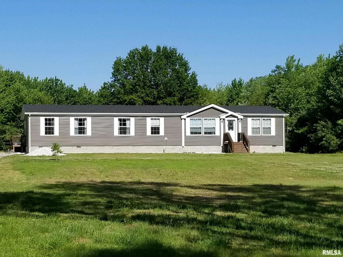 10694 N Coral Ln., Opdyke, IL 62872