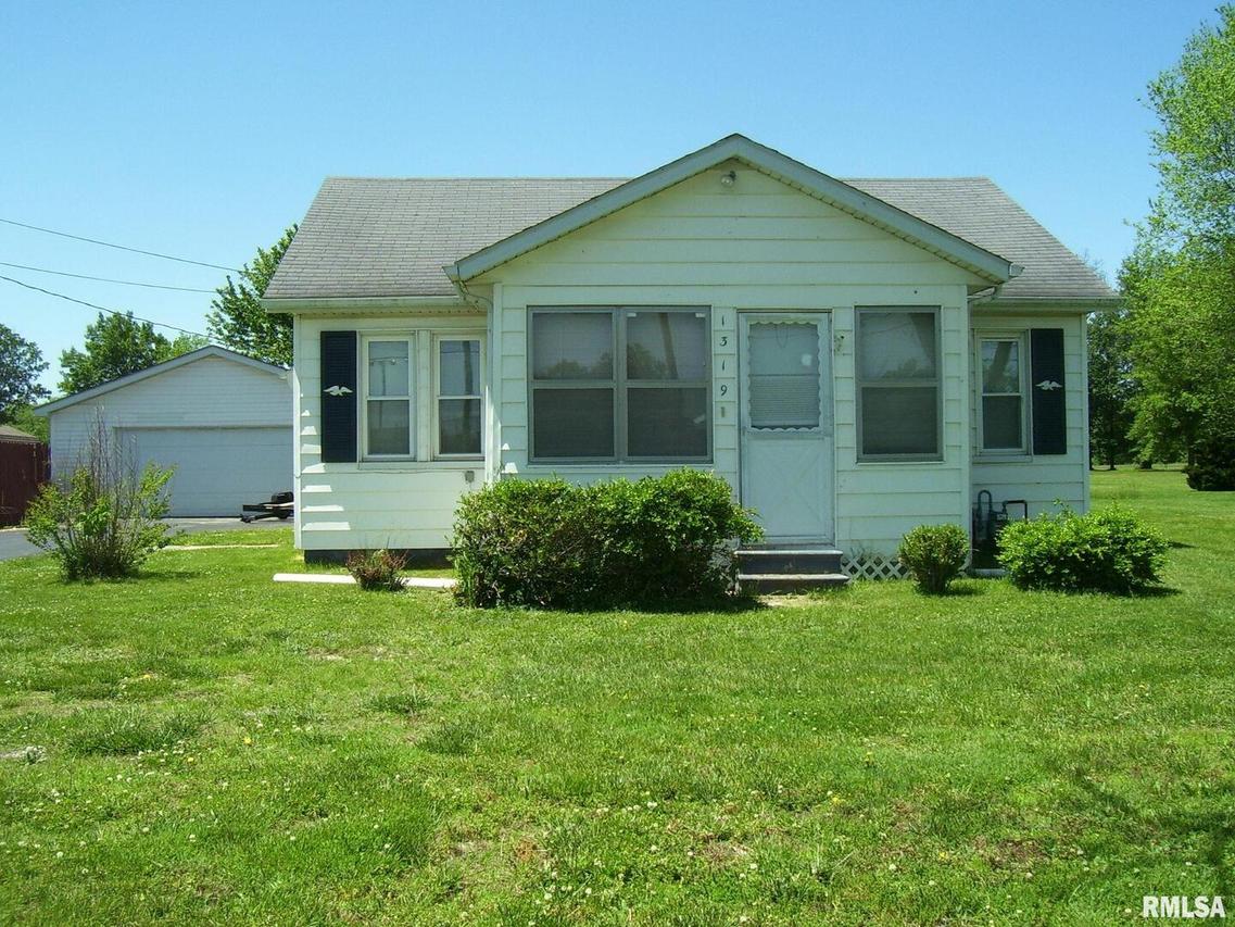 1319 S College Ave., Salem, IL 62881