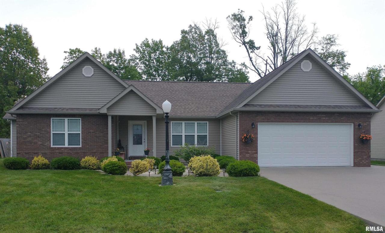 206 Breeze Dr., Carterville, IL 62918