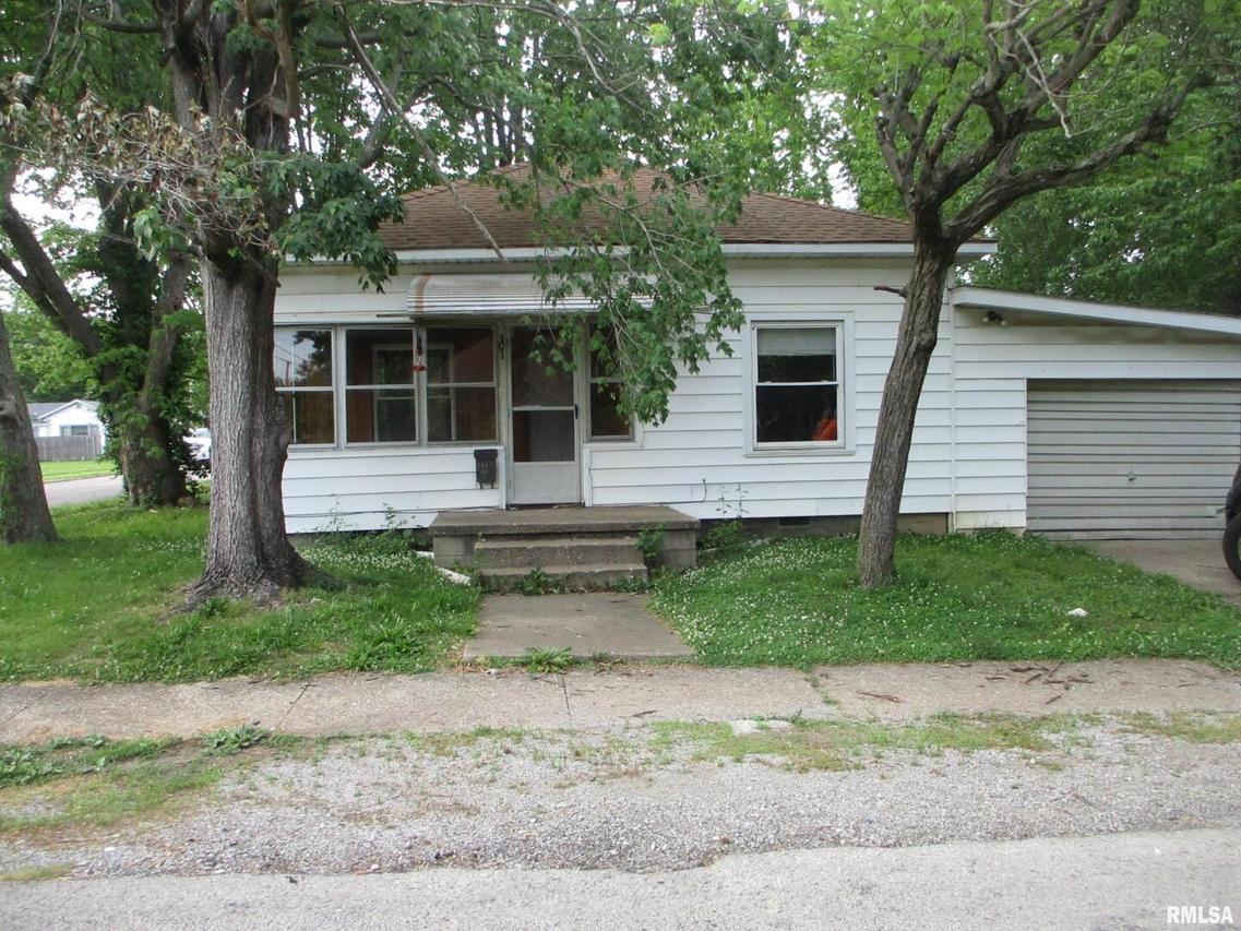 701 E Garland St., West Frankfort, IL 62896