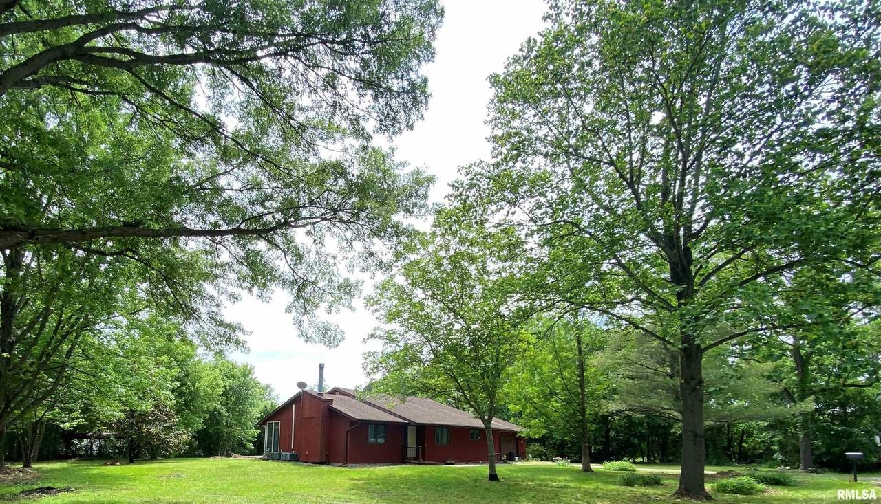 110 Robin Ln., Murphysboro, IL 62966