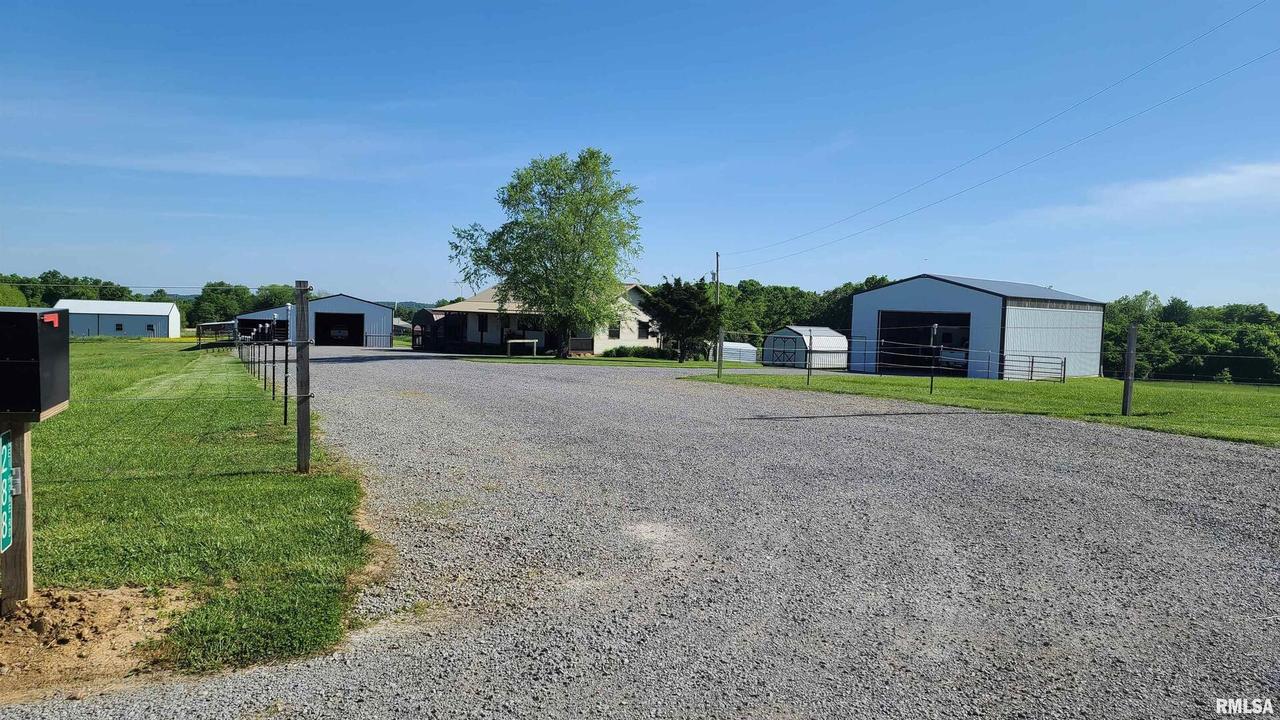 288 New Home Rd., Stonefort, IL 62987