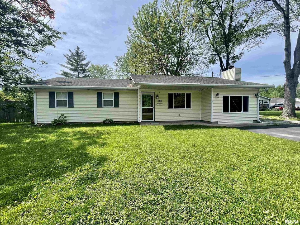 1625 Shomaker Dr., Murphysboro, IL 62966