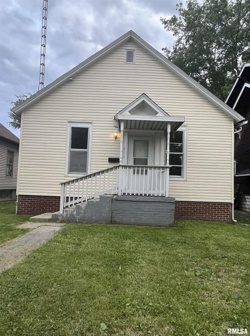 711 E Broadway, Centralia, IL 62801