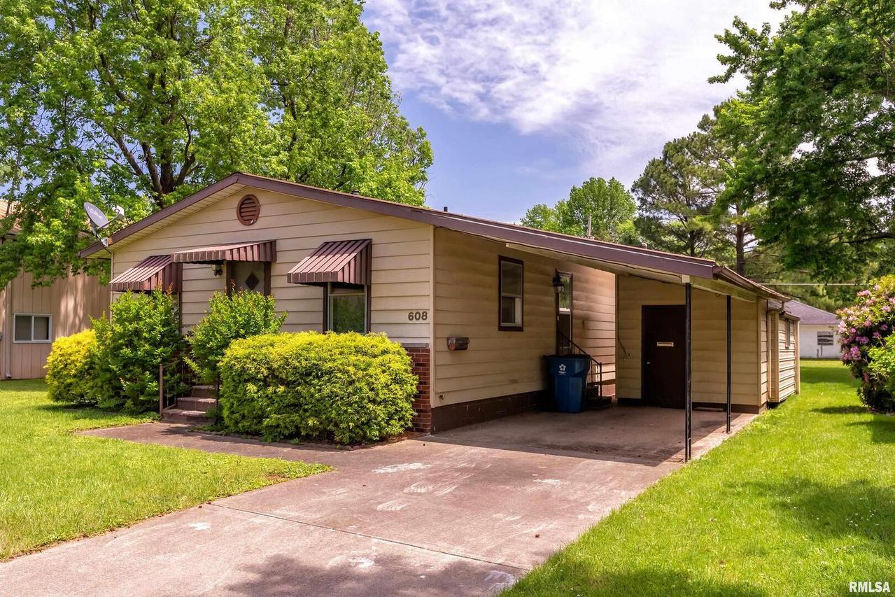 608 Mcleansboro St., Benton, IL 62812