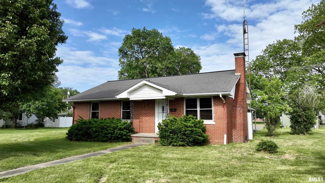 706 4th St., Carmi, IL 62821