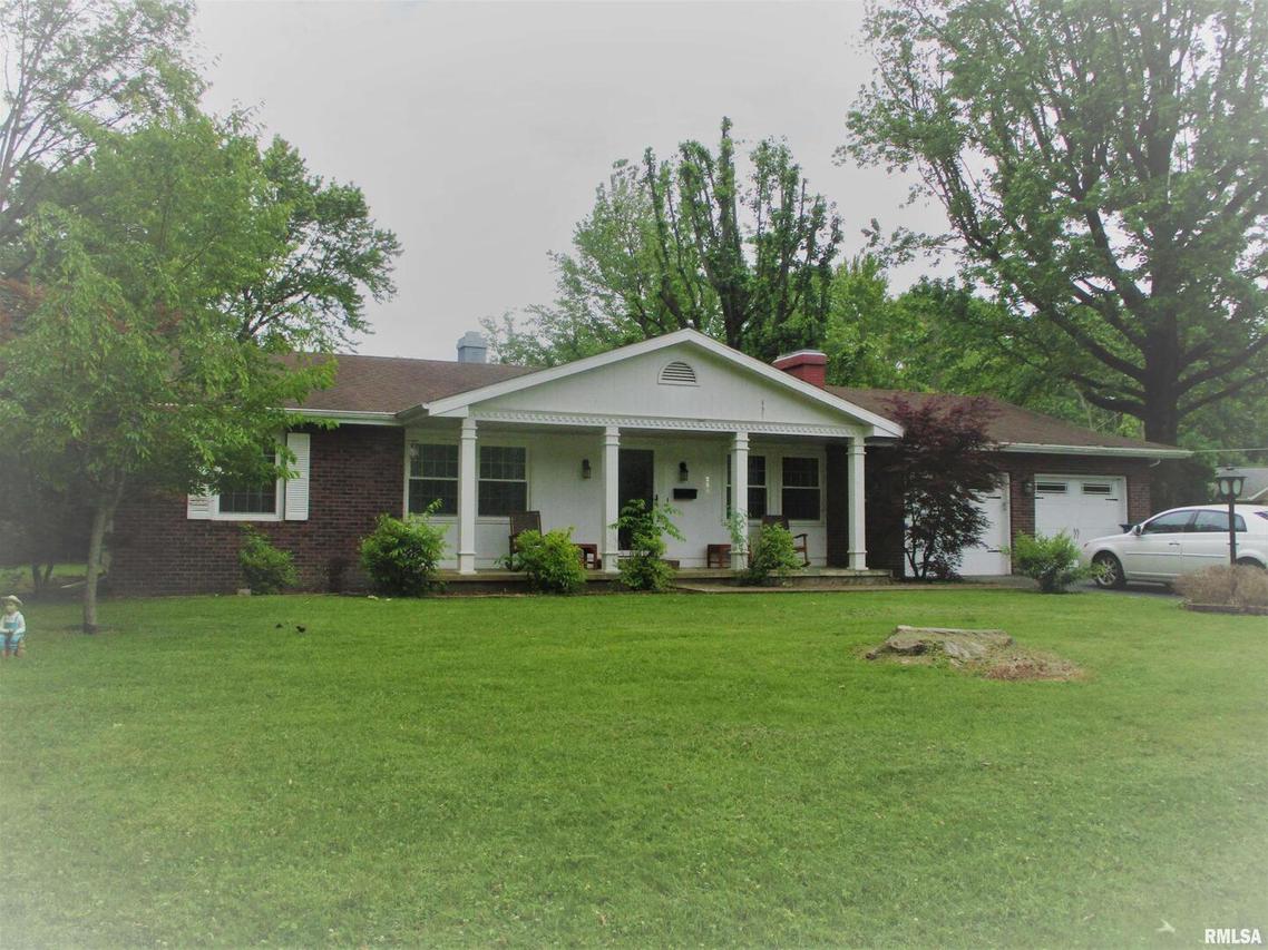 402 W Bond St., Benton, IL 62812