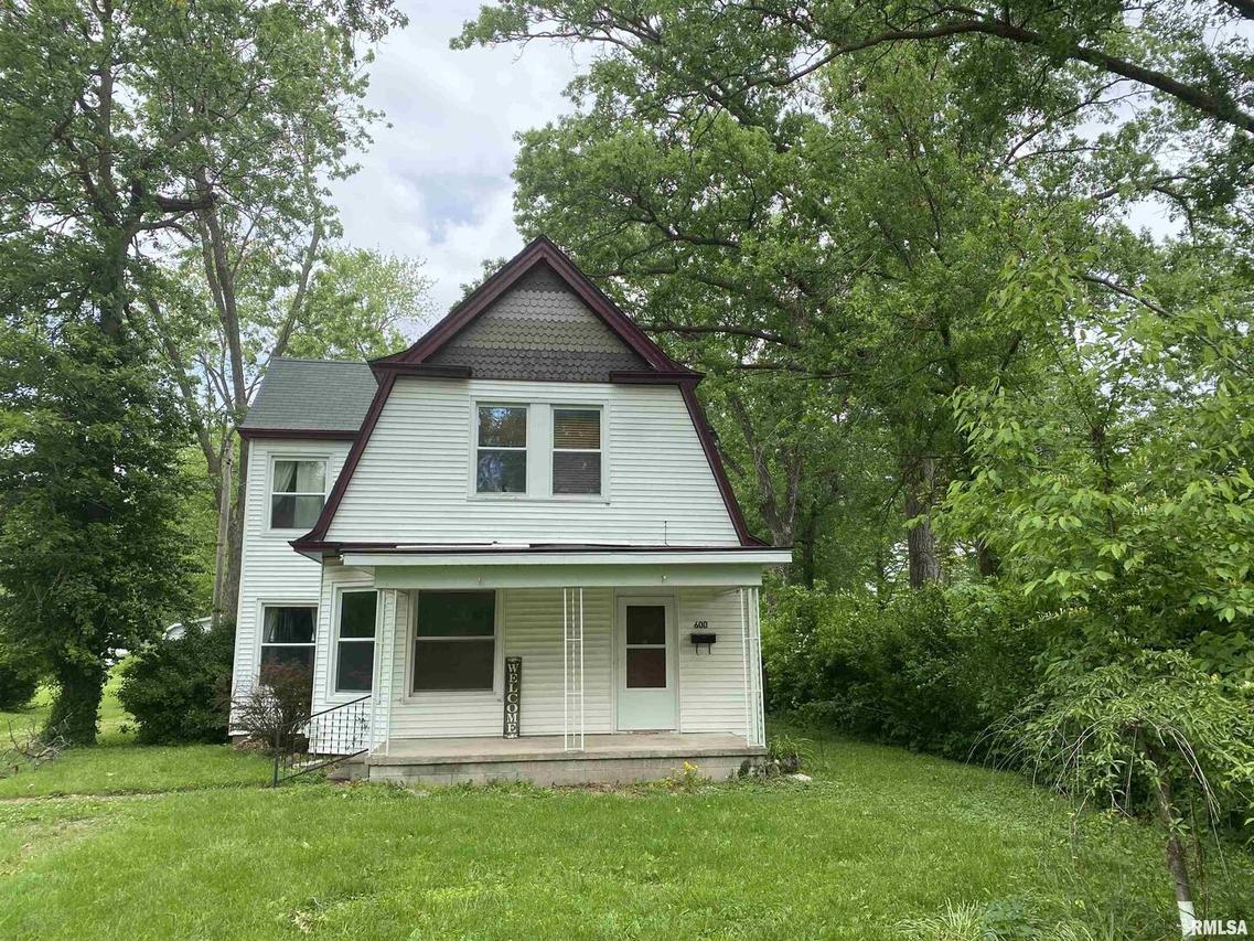 600 W Schwartz St., Salem, IL 62881