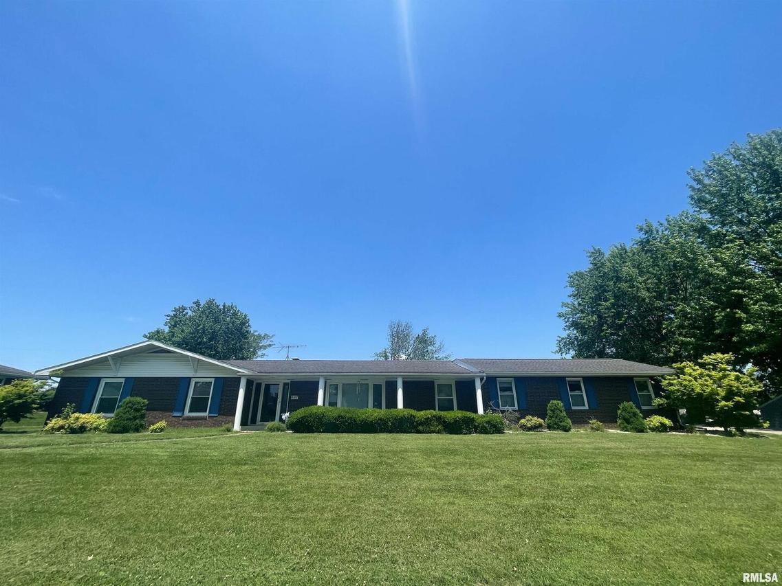 447 E Kirkland Dr., Nashville, IL