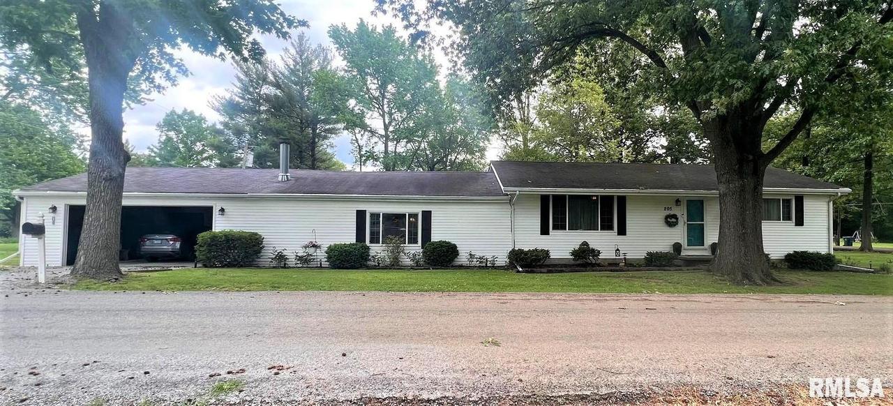 205 E Williams St., Benton, IL 62812