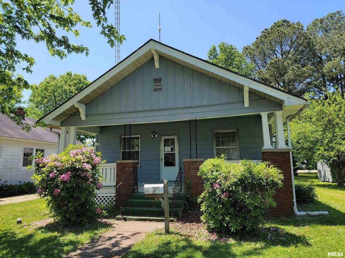 605 N Epworth St., Fairfield, IL 62837