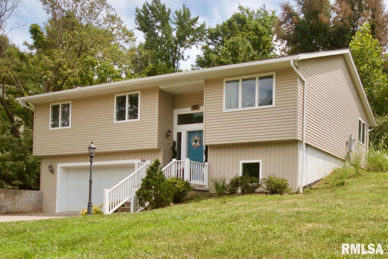 623 E Campus Dr., Carbondale, IL 62901